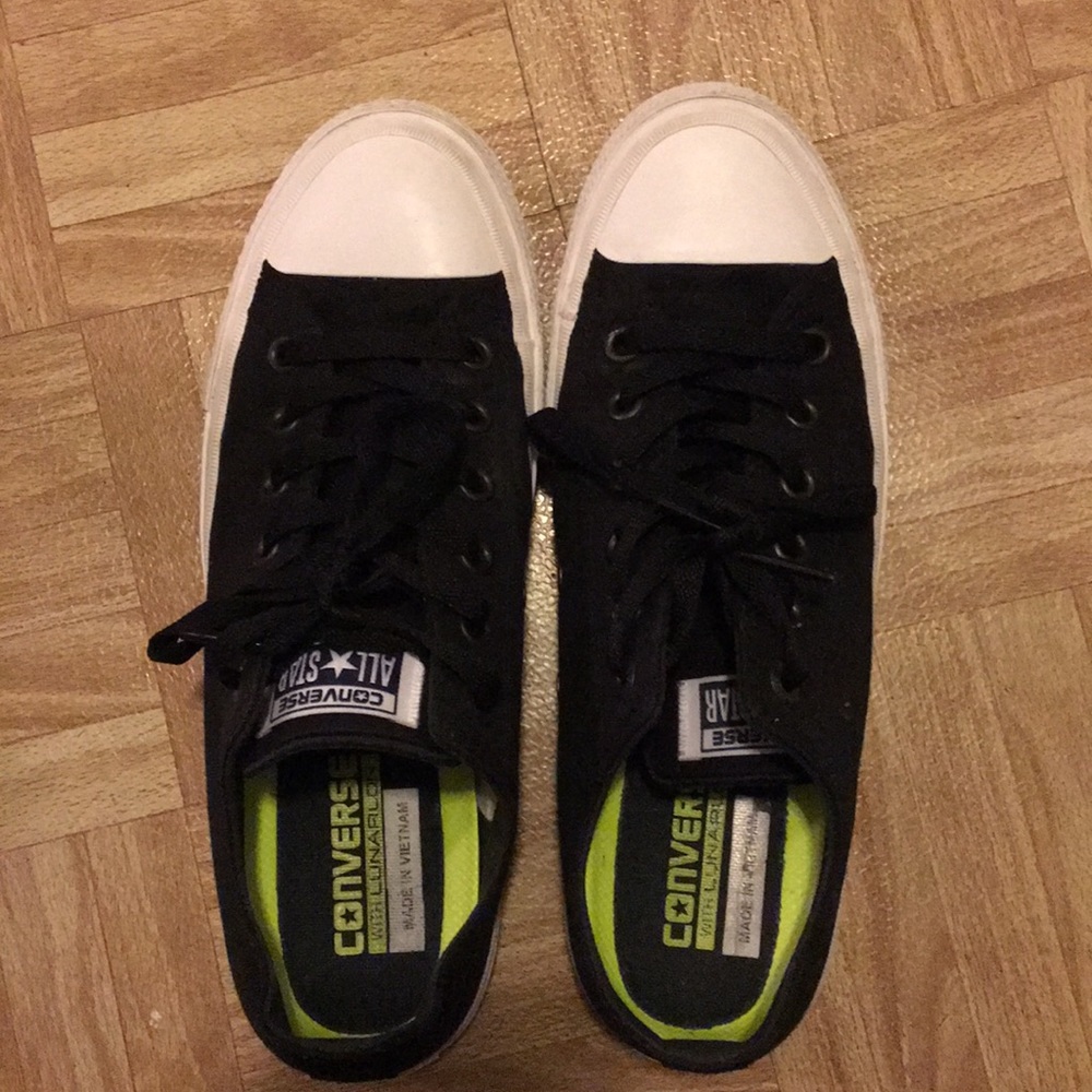 Black and white low top converse